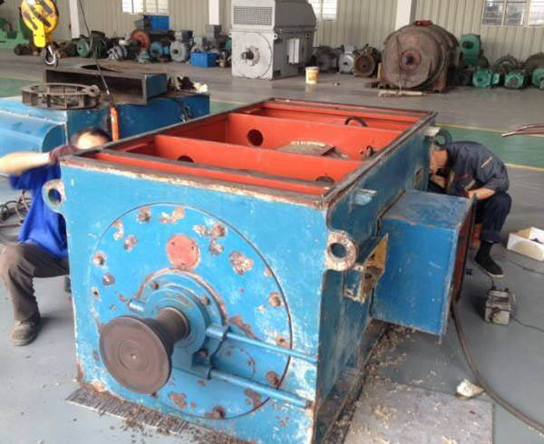 一臺在西瑪電機(jī)售后服務(wù)中心等待維修的三相異步電動機(jī) 一臺在西瑪電機(jī)售后服務(wù)中心等待維修的三相異步電動機(jī)