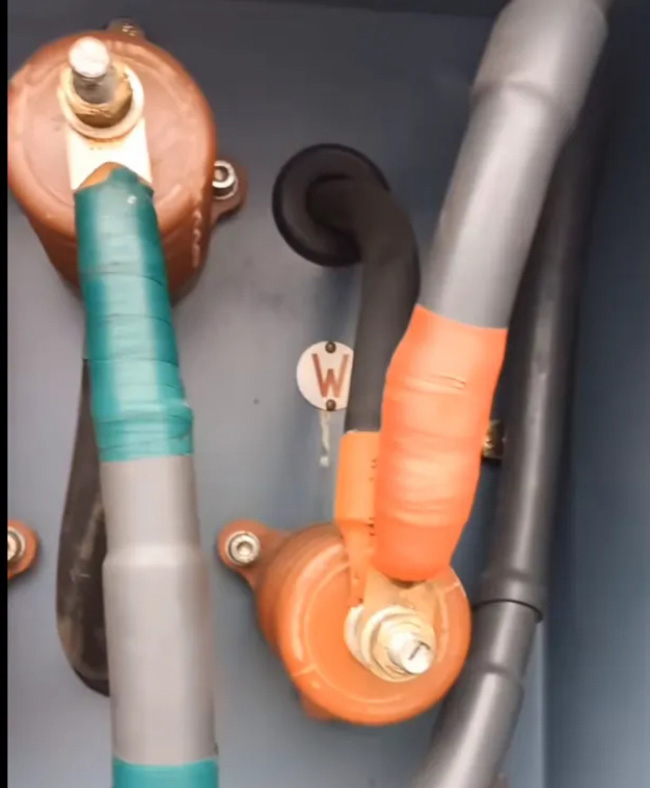 圖為630KW高壓電機(jī)接線照片1